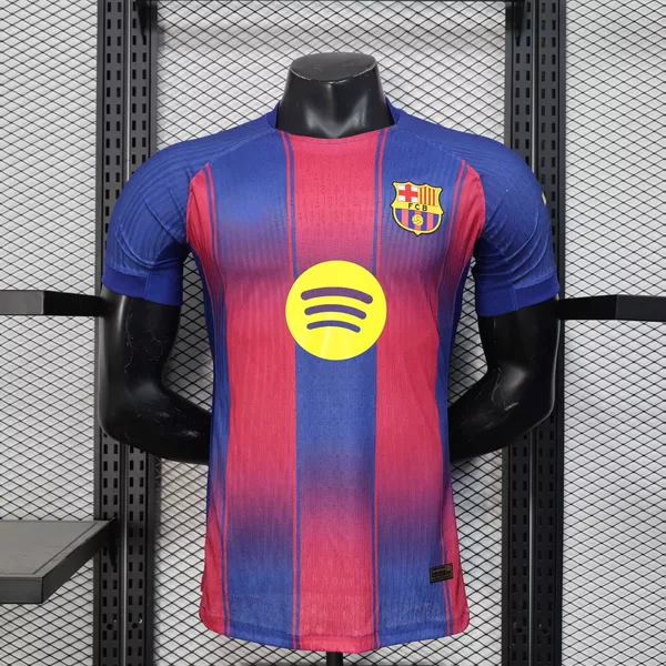 Camisa Barcelona Home I 25/26 - Azul/Vermelha - Jo...