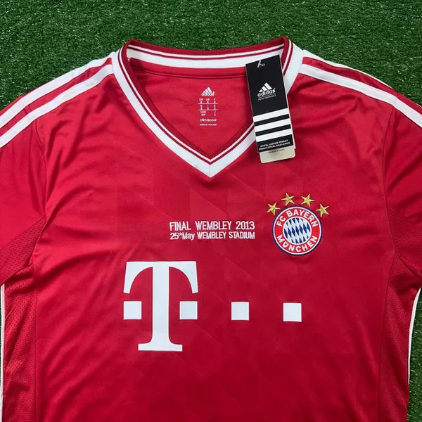 Camisa Retrô Bayern de Munique Home I 12/13 - Vermelha - Ribéry #7