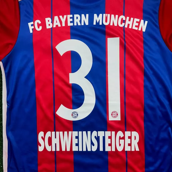 Camisa Retrô Bayern de Munique Home I 14/15 - Schweinsteiger #31