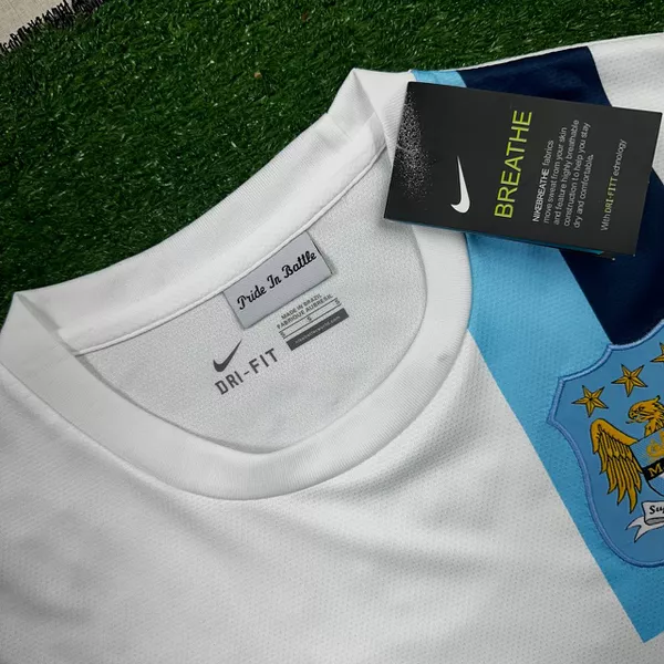 Camisa Retrô Manchester City Third III 13/14 - Branca - Kun Agüero
