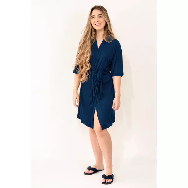 Robe transpassado. Em tecido de liganete, 100% poliamida, manga volumosa. Na cor azul marinho.