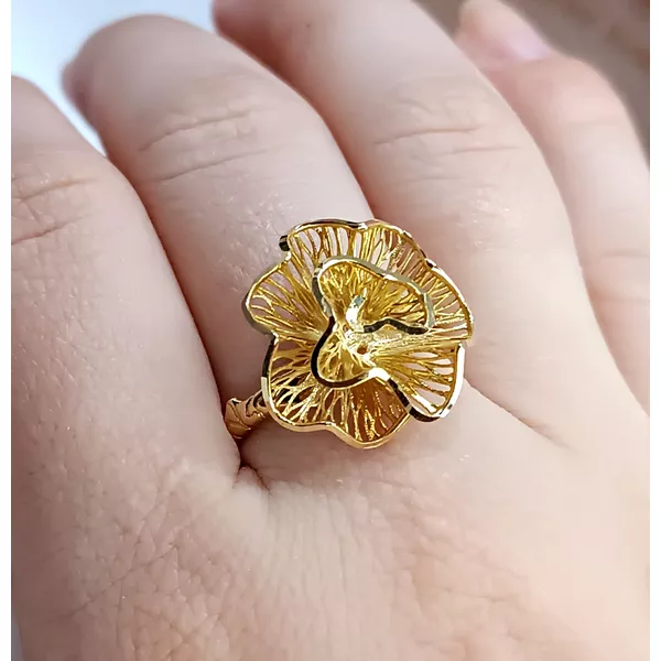 Anel em Ouro 18k Flor Desenhada e Diamantada | Helder Joalheiros