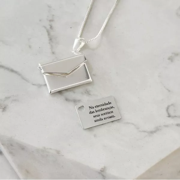 Colar Relicário Carta Personalizado Folheado em Prata 925