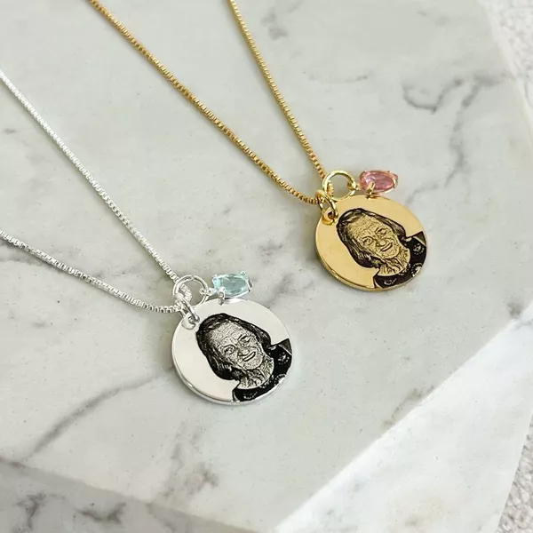 Kit 3 - 2 Colares medalha M Personalizadas - 1 banho Ouro 18k e 1 banho Prata 925 