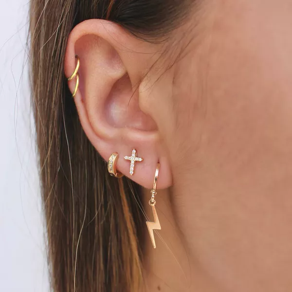 Brinco Mini Argolinha Trava Cravejada Folheado em Ouro 18k