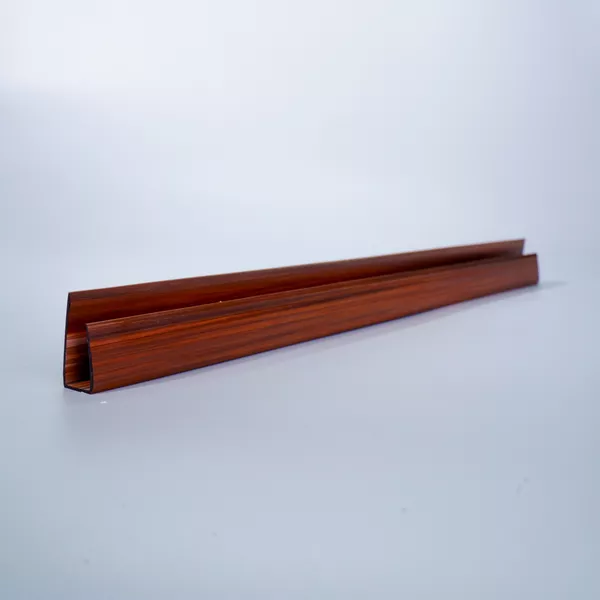 ARREMATE U EM PVC CEREJEIRA 3,0M - Joiplastic