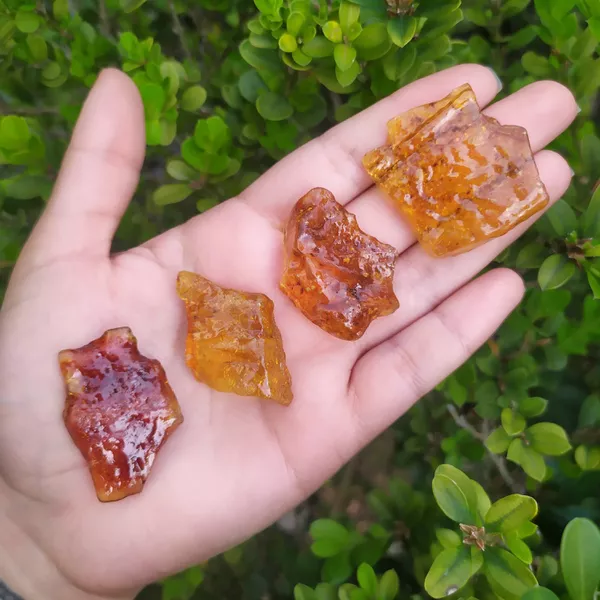 PEDRA POLIDA AMBAR RESINA NATURAL – QUALIDADE EXTRA