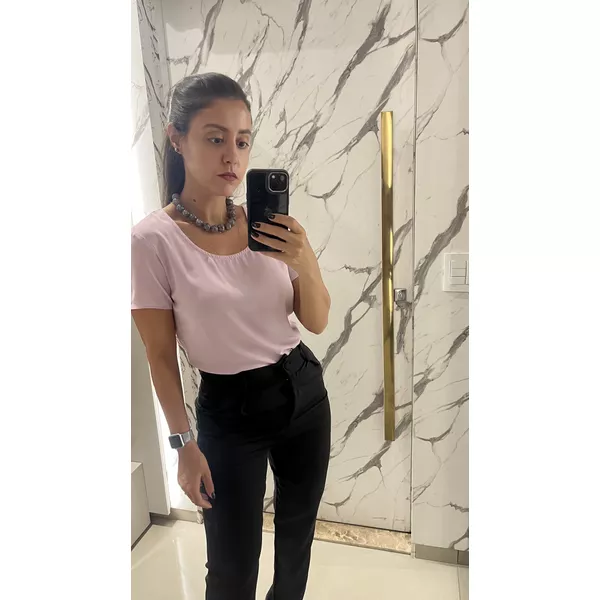 BLUSA LISA ABERTURA NAS COSTAS LILAS