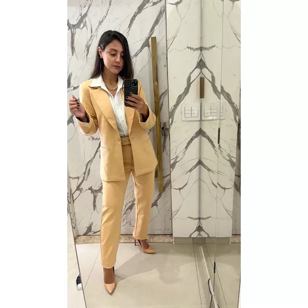 CONJ MALHA BLAZER CALCA BOCA JUSTA CINTO FORRADO CARAMELO