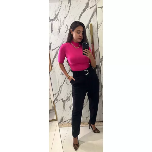 CALÇA CLOCHARD COM CINTO PRETO