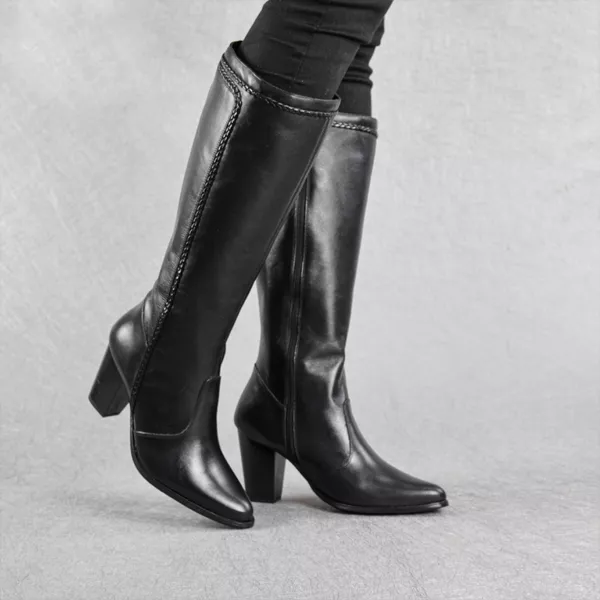 Bota Feminina Cano Alto Bico Fino com Salto Bloco em Couro Legitimo