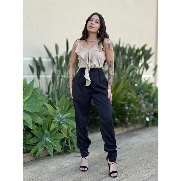 Calça Alfaiataria Vera Modelo Cenoura PRETO | LOJA TUTTI FRUTTI