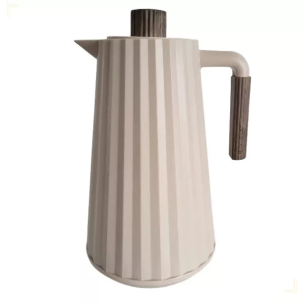 garrafa cor fendi com acabamento marrom 