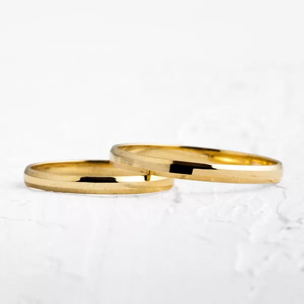 Aliança de Casamento em Ouro 2mm Chanfrada Lucy - Par - Rosê & Co.