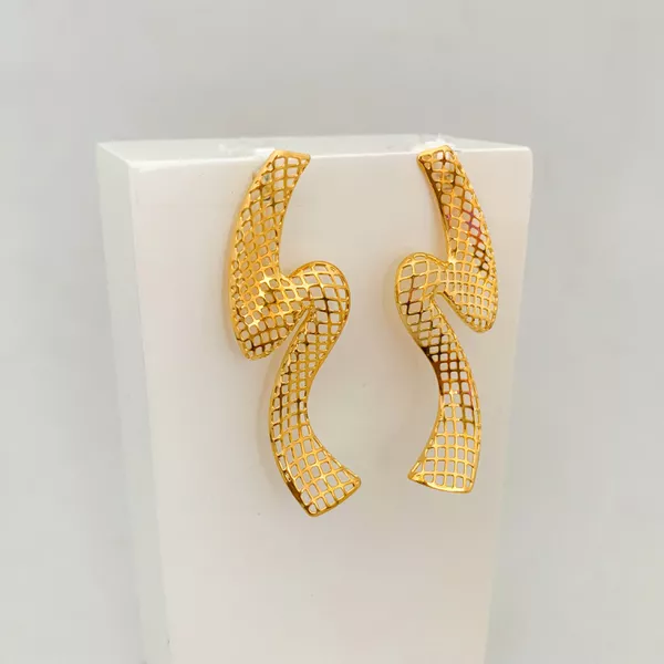 Brinco em S Rendado Banhado a Ouro 18k