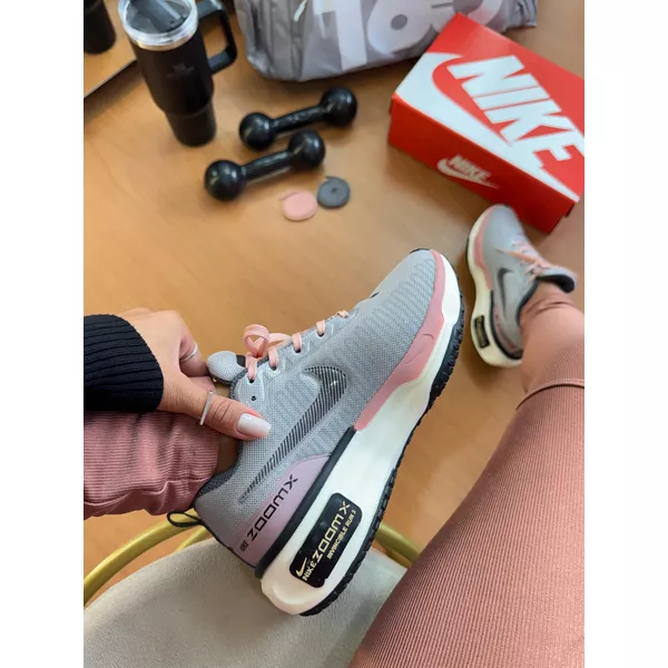 Tênis Zoomx Cinza com Detalhe Rosa | Talline Sapatilhas Atacado
