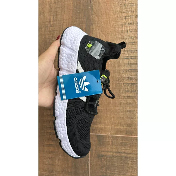 Tênis Adidas 33Y Preto/Branco – Conforto e Leveza Inspirados no