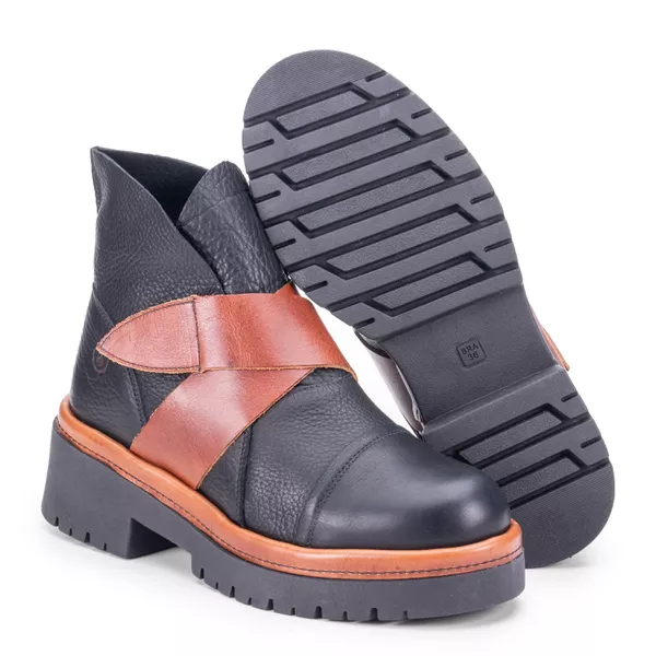 Bota Johnny: Couro Preto com Duplos Velcros Café e Sola Alta Preta