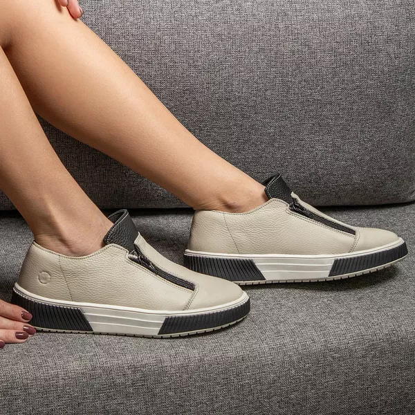 Tenis Em Couro Em Cores Off White e Lingua na Cor Preta