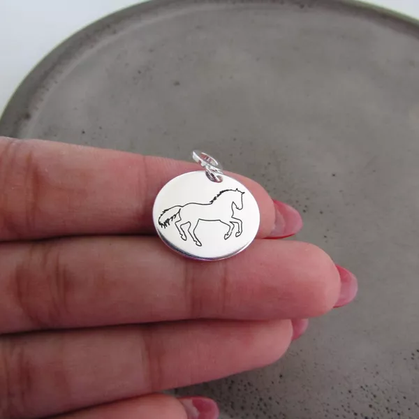 PINGENTE MEDALHA CAVALO GALOPANDO LASER 17MM