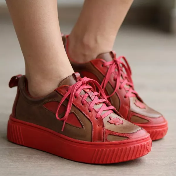 Tênis Feminino em Couro Legítimo com Palmilha em Gel - CASTANHO