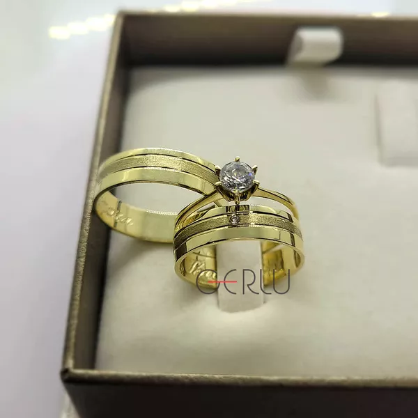 Par de Alianças Reta com Trabalho 5 mm em Ouro 14K