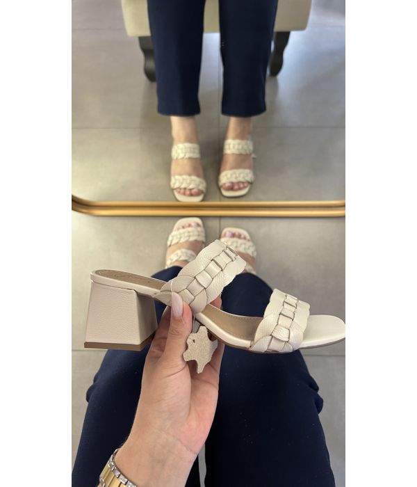 Tamanco Yasmin Off White em Couro