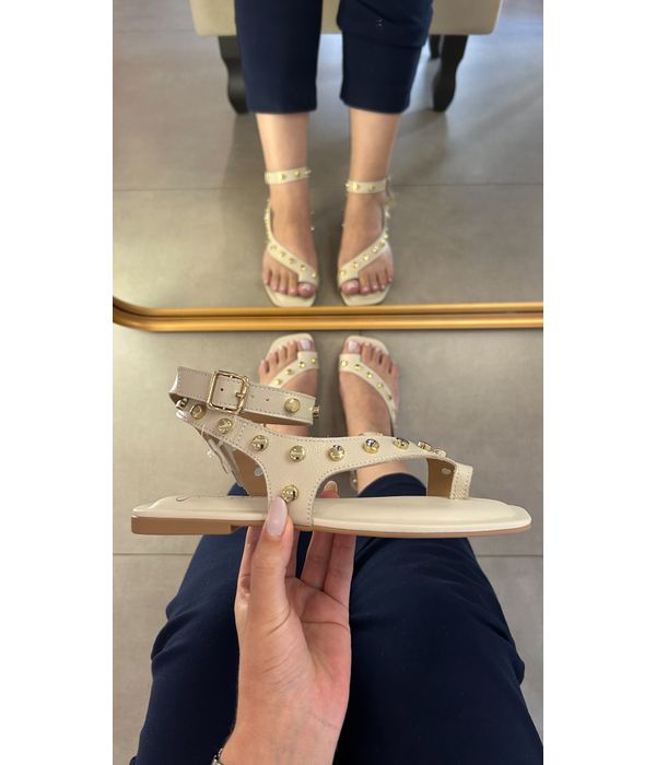 Rasteira Ísis Off White em Couro