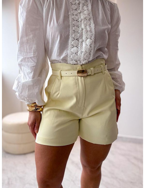 Short alfaiataria Milena Amarelo Manteiga - Marya Conceito