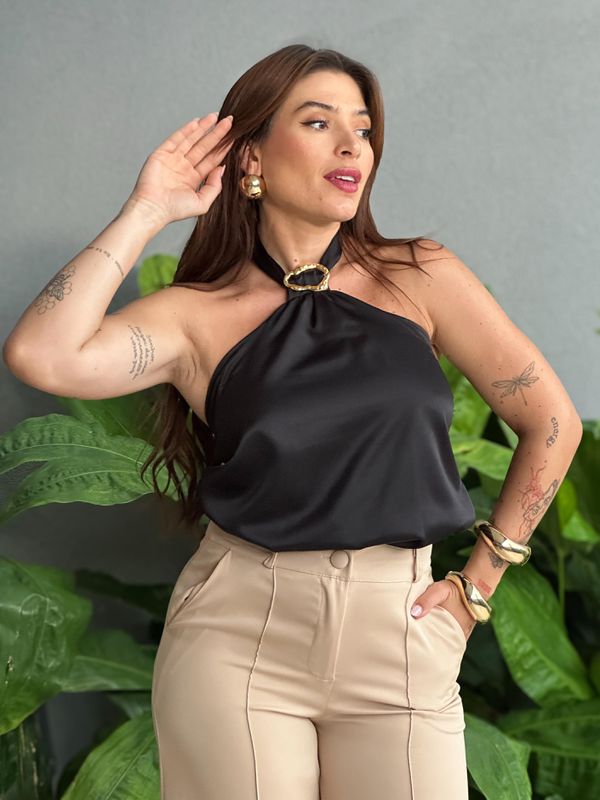 Blusa Acetinada com Detalhe em Ferragem PRETO - 00... - Comprou Já
