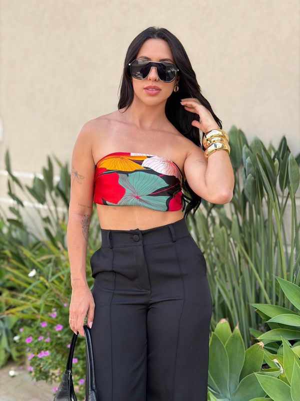 Lenço Estampado Floral Fundo Preto Com Vermelho -... - Comprou Já