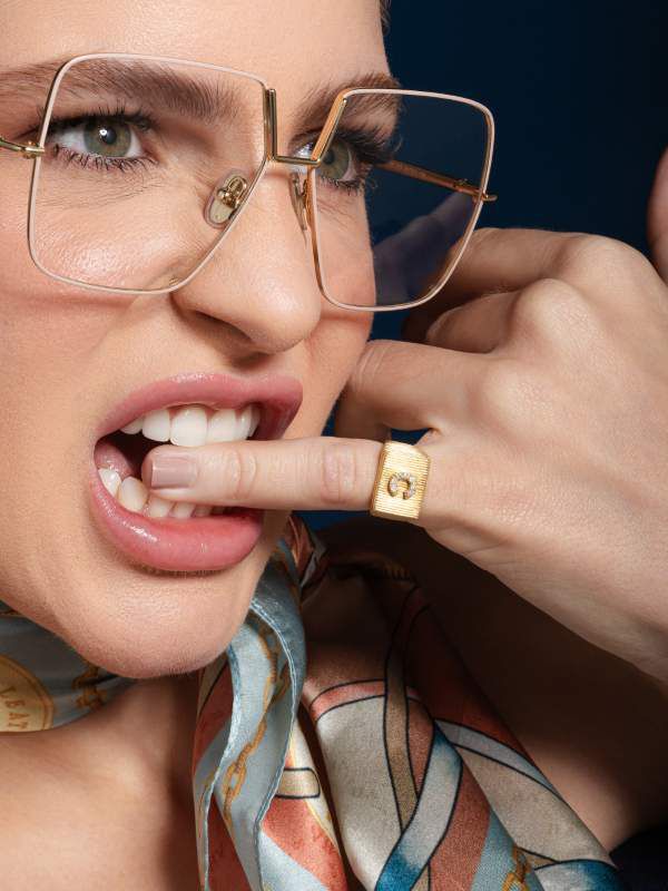 Anel Letra com Brilhantes