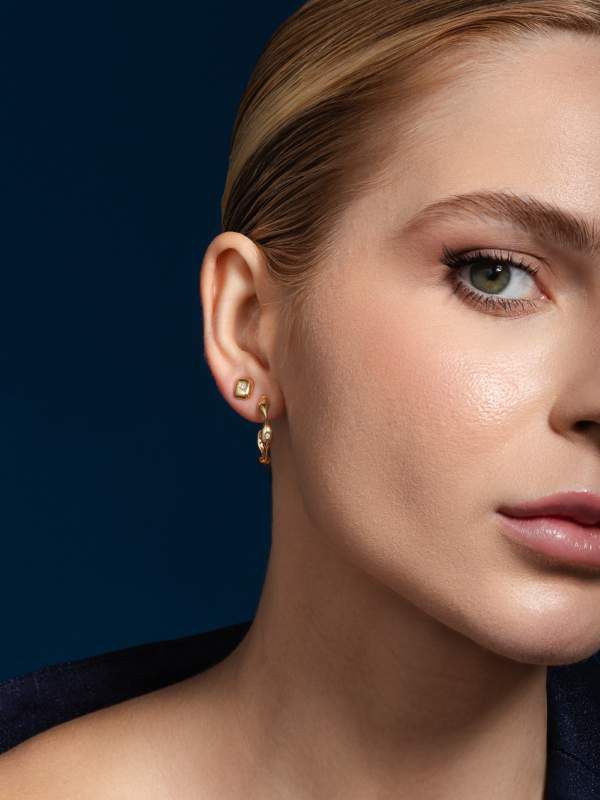 Brinco Solitario em Ouro com Brilhante Central