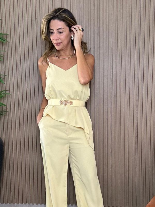 Conjunto Bia alfaiataria com cinto Amarelo Manteiga