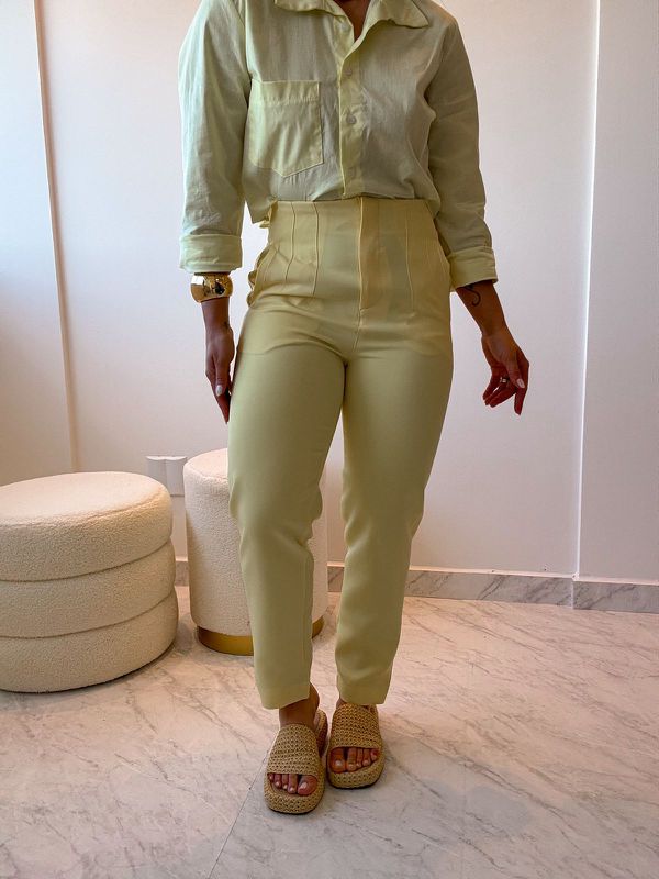 Calça alfaiataria Pietra Amarelo
