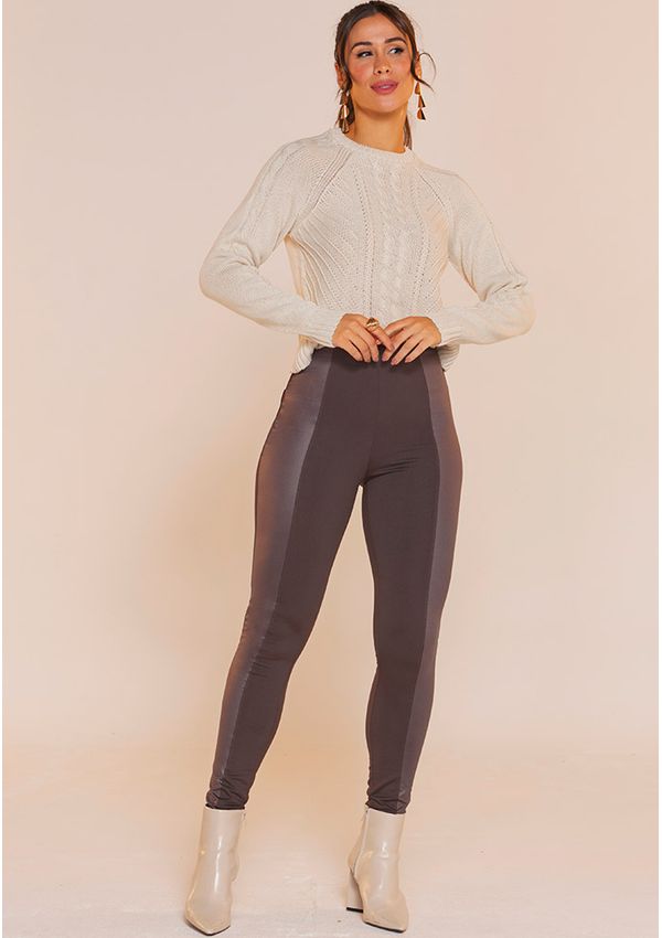 CALÇA COM RECORTE EM CIRRÊ