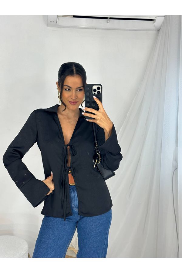 Blusa Acetinada Preta Lilian