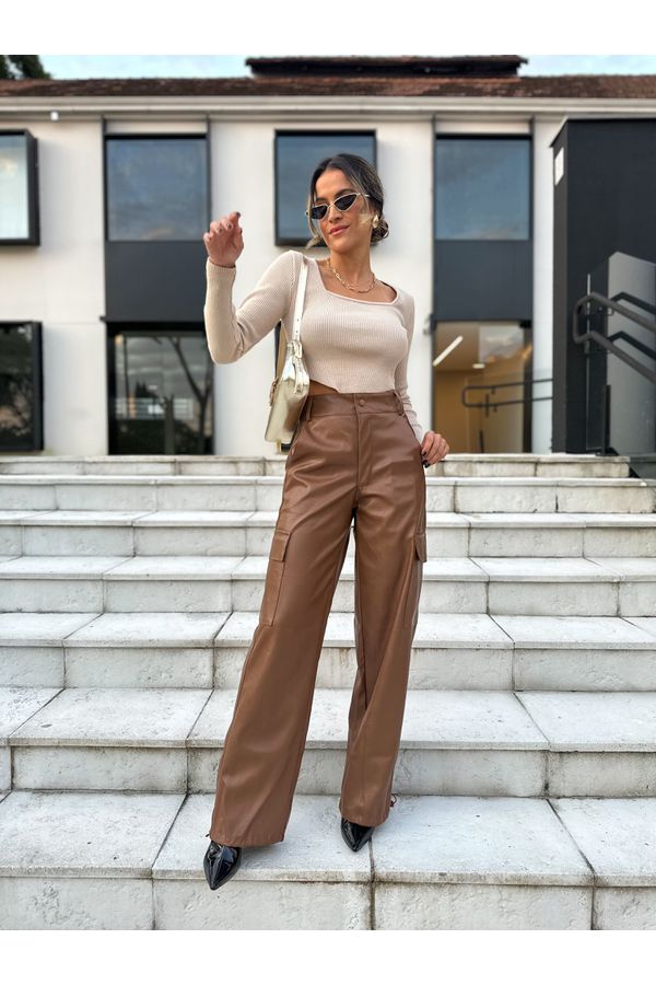 Calça Wide Leg Cargo Marrom Marwi