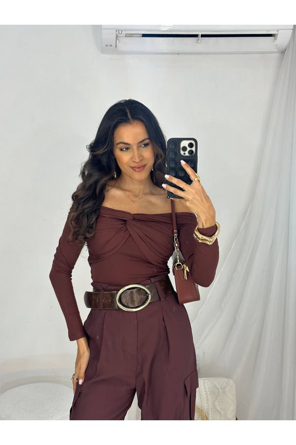 Blusa Marrom Ombro a Ombro Santes
