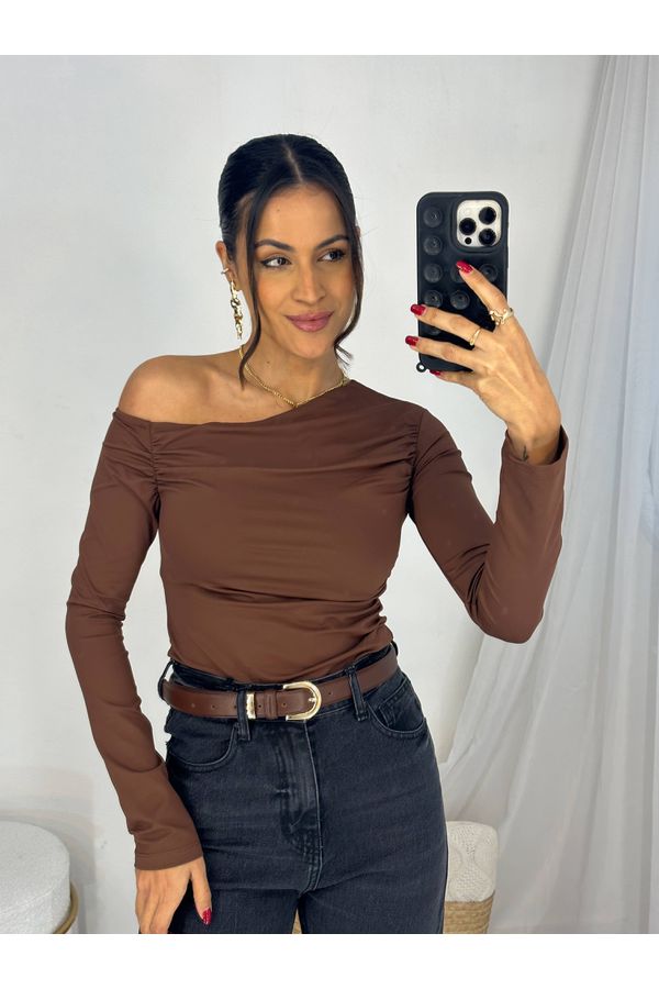 Blusa Ombro a Ombro Thaly Marrom