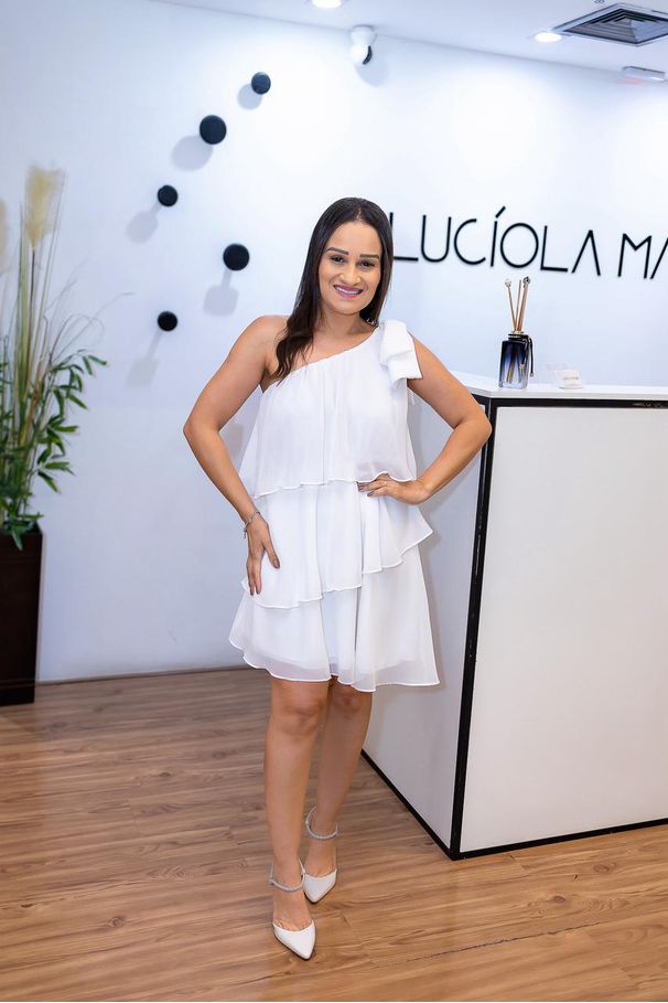 Vestido Curto Lorena em Chiffon Branco | Elegância... - LUCIOLA MAGNO