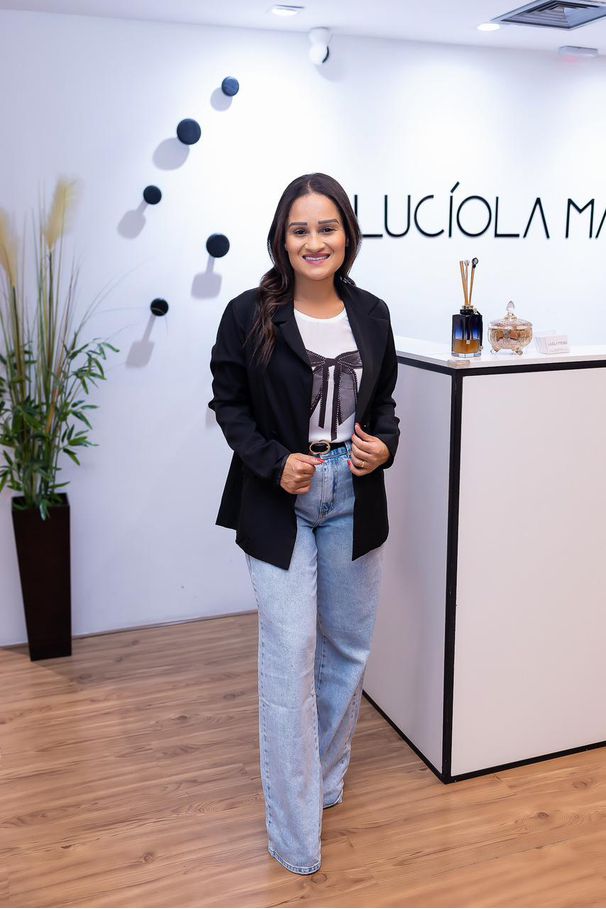 Max Blazer Carolina em Crepe Alfaiataria Preto | E... - LUCIOLA MAGNO