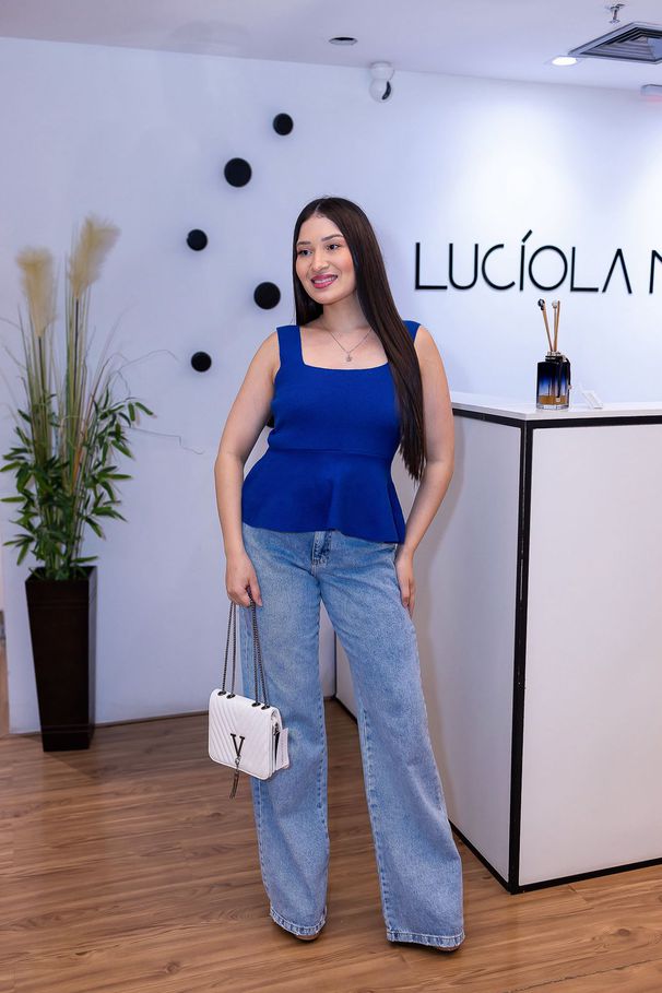 Blusa Tricô Júlia Azul Marinho em Malha de Acrílic... - LUCIOLA MAGNO
