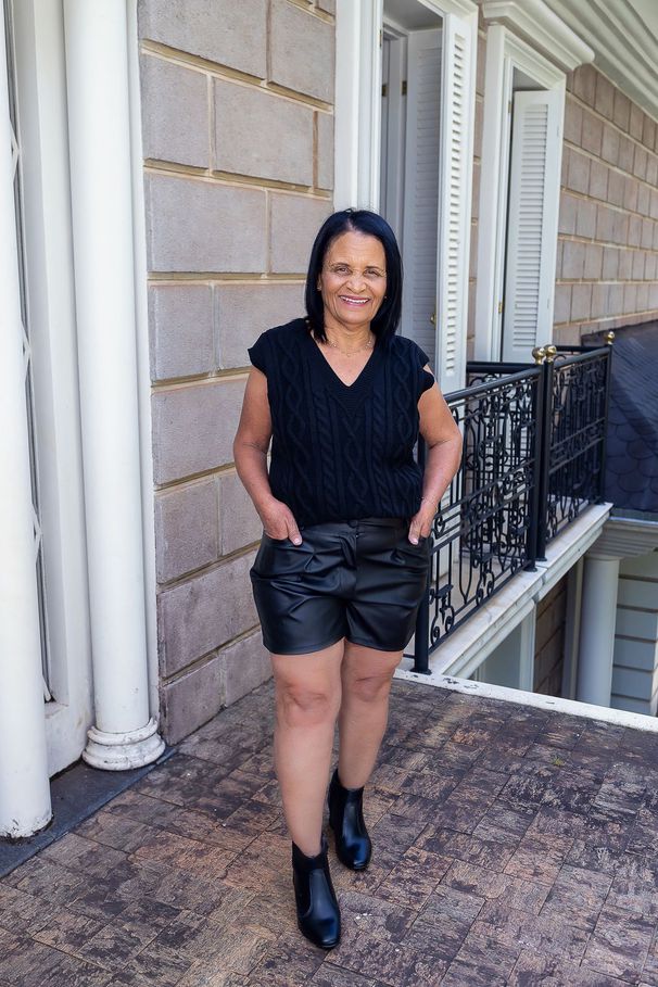 Short Couro Fake Preto com Cintura Alta e Detalhes... - LUCIOLA MAGNO