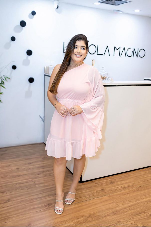 Vestido Bárbara Curto em Chiffon Rosa | Ombro Únic... - LUCIOLA MAGNO