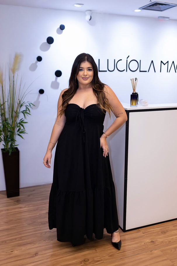 Vestido Gabriely Preto em Tecido Corona | Modelo L... - LUCIOLA MAGNO