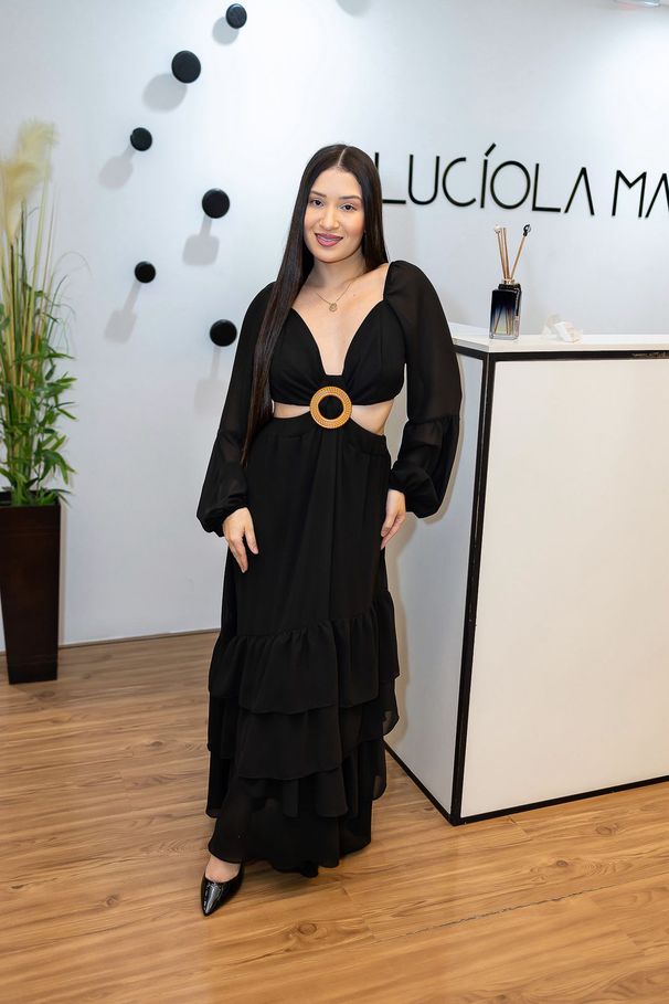 Vestido Iris Longo Preto com Recortes e Fivela – E... - LUCIOLA MAGNO