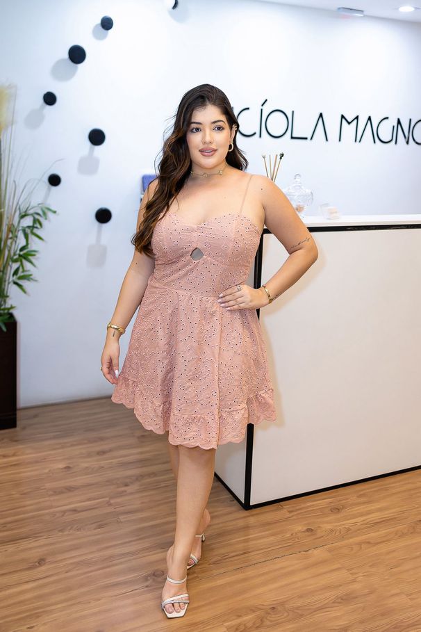 Vestido Valentina Curto em Lese Rosé | Leveza e De... - LUCIOLA MAGNO