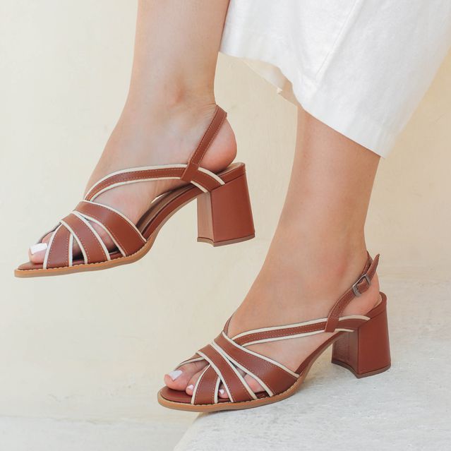 Sandália Peep Toe - EVOLUIR - Chocolate e Off White - 177.52 