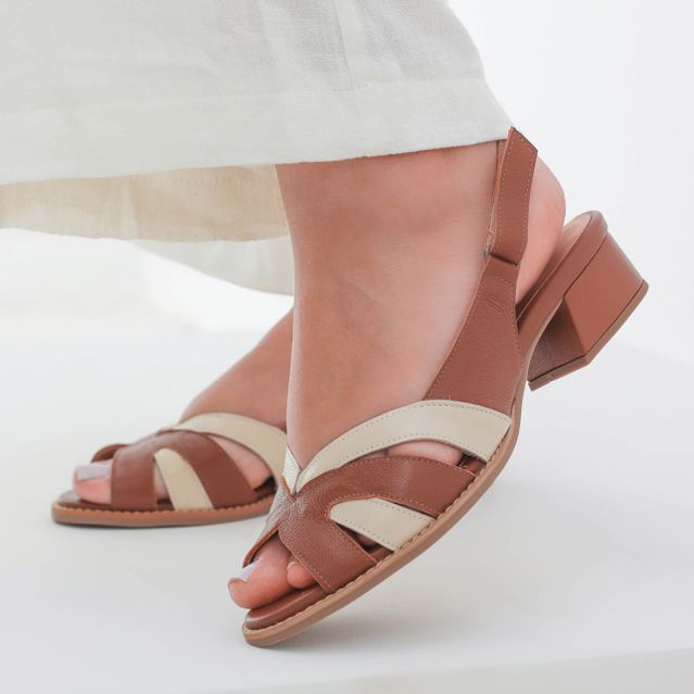 Sandália Peep Toe - VIRTUDE - Chocolate e Off White - 965.53
